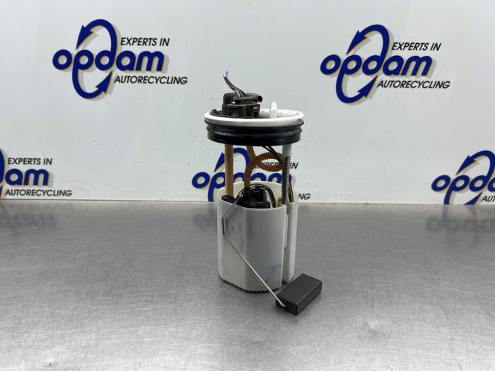 Used Petrol pump Volkswagen Polo V (6R) 1.4 16V Price € 40,00 Margin scheme offered by Gebr Opdam B.V.
