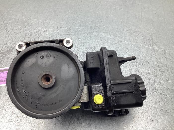 Usagé Pompe de direction Mercedes Sprinter 3,5t (906.63) 314 CDI 16V Prix € 150,00 Règlement à la marge proposé par Gebr Opdam B.V.