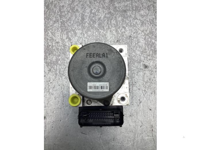 Usagé Pompe ABS Chevrolet Spark (M300) 1.2 16V Prix € 50,00 Règlement à la marge proposé par Gebr Opdam B.V.