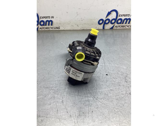 Begagnade Extra vattenpump Mercedes A (177.0) 1.3 A-250 e Turbo 16V Pris € 75,00 Marginaltabell erbjuds av Gebr Opdam B.V.