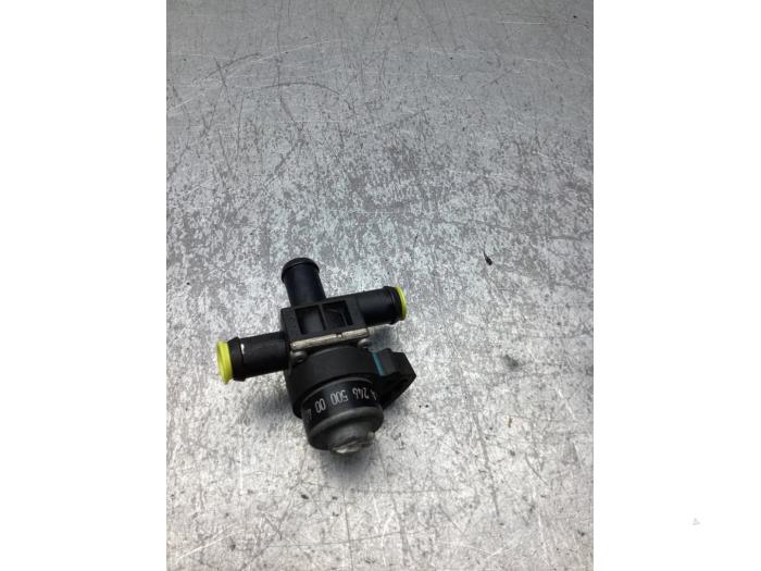 Begagnade Extra vattenpump Mercedes A (177.0) 1.3 A-250 e Turbo 16V Pris € 80,00 Marginaltabell erbjuds av Gebr Opdam B.V.
