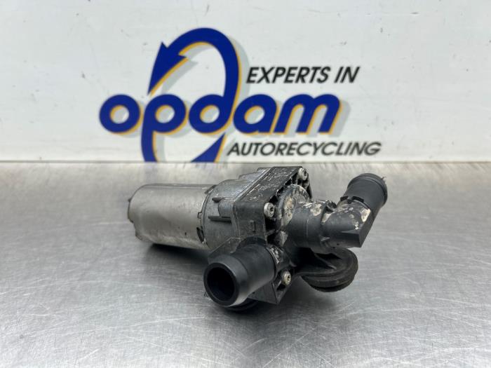 Begagnade Extra vattenpump BMW 1 serie (E87/87N) 118i 16V Pris € 50,00 Marginaltabell erbjuds av Gebr Opdam B.V.