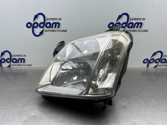 Używane Reflektor lewy Opel Meriva (A) 1.6 16V Cena € 40,00 Procedura marży oferowane przez Gebr Opdam B.V.