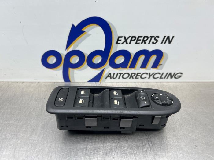 Usados Interruptor de ventanilla eléctrica Peugeot 308 CC (4B) 1.6 16V THP 155 Precio € 75,00 Norma de margen ofrecido por Gebr Opdam B.V.