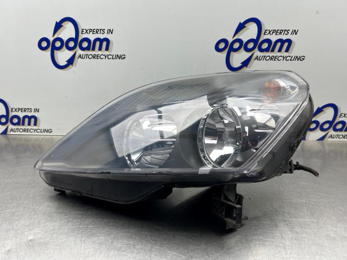 Używane Reflektor lewy Opel Zafira (M75) 1.8 16V Ecotec Cena € 75,00 Procedura marży oferowane przez Gebr Opdam B.V.
