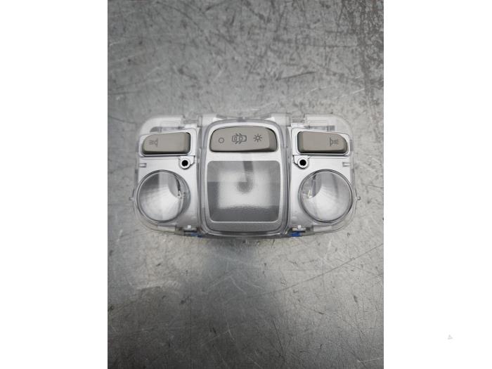 Begagnade Innerbelysning, fram Opel Combo Cargo 1.2 110 Pris € 20,00 Marginaltabell erbjuds av Gebr Opdam B.V.