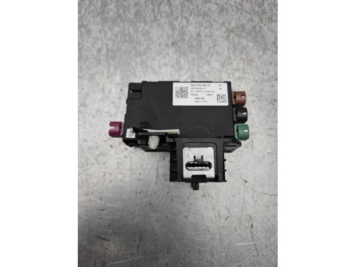 Begagnade USB-modul Volkswagen Golf VII (AUA) 2.0 GTI 16V Performance Package Pris € 25,00 Marginaltabell erbjuds av Gebr Opdam B.V.