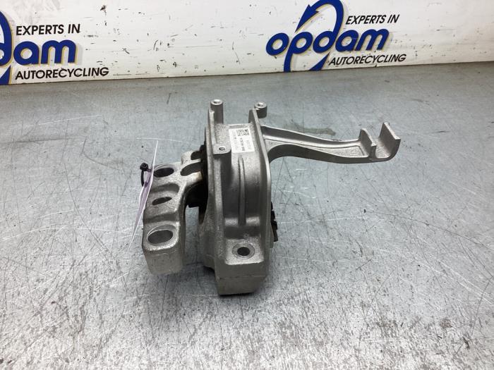 Usagé Support moteur Skoda Octavia Combi (NXAC) 1.0 TSI e-TEC 12V Prix € 50,00 Règlement à la marge proposé par Gebr Opdam B.V.