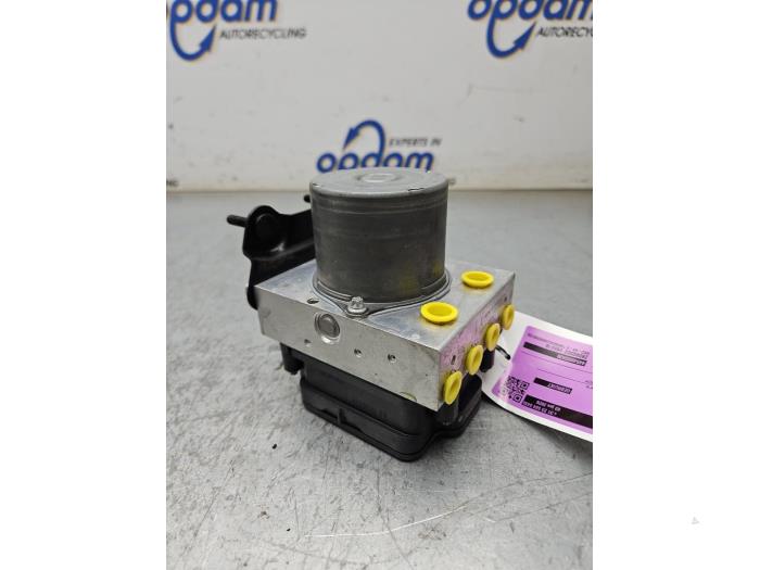 ABS Pumpe van een Toyota Yaris IV (P21/PA1/PH1) 1.5 12V Hybrid 115 2024