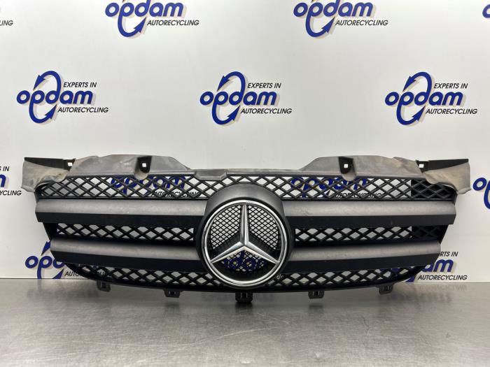 Używane Grill Mercedes Sprinter 3t (906.61) 211 CDI 16V Cena € 72,60 Z VAT oferowane przez Gebr Opdam B.V.