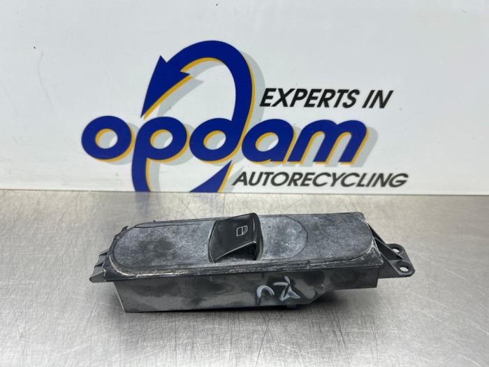 Usados Interruptor de ventanilla eléctrica Mercedes Sprinter 3t (906.61) 211 CDI 16V Precio € 30,25 IVA incluido ofrecido por Gebr Opdam B.V.