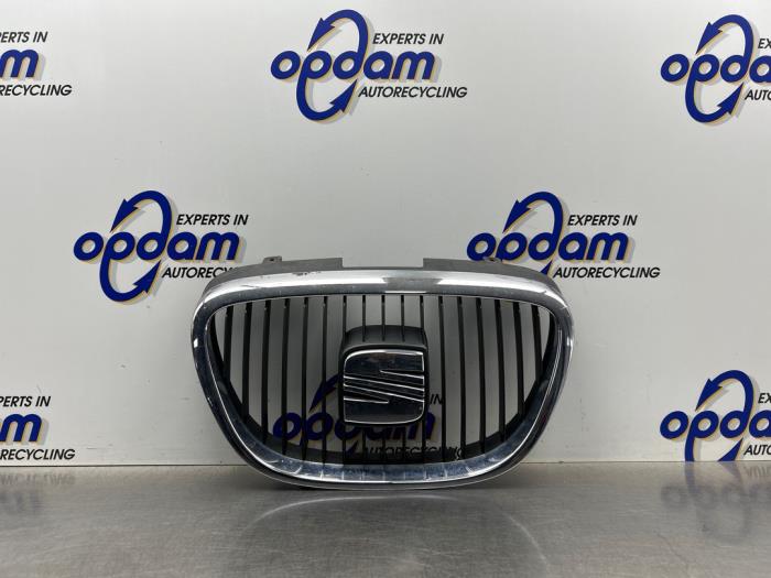 Używane Grill Seat Leon (1P1) 2.0 FSI 16V Cena € 40,00 Procedura marży oferowane przez Gebr Opdam B.V.