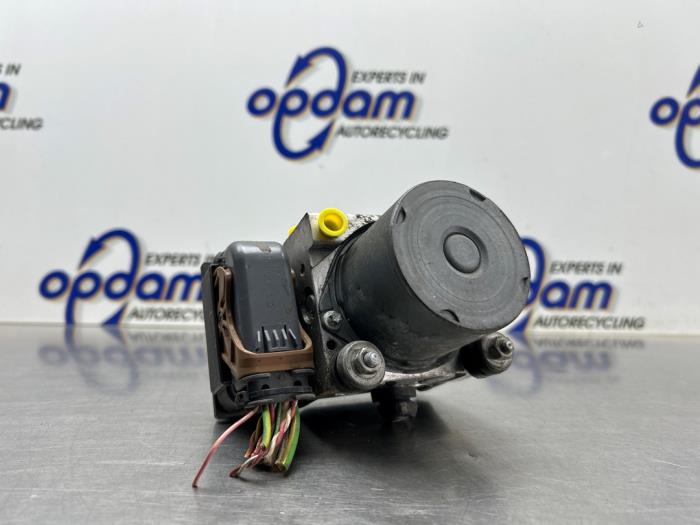Begagnade ABS-pump Peugeot Partner (GC/GF/GG/GJ/GK) 1.6 HDI 90 16V Pris € 125,00 Marginaltabell erbjuds av Gebr Opdam B.V.