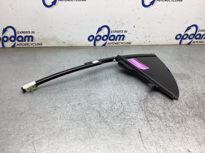 Usados Ventanilla triangular izquierda detrás Mercedes CLA (118.3) 1.3 CLA-180 Turbo 16V Precio € 35,00 Norma de margen ofrecido por Gebr Opdam B.V.