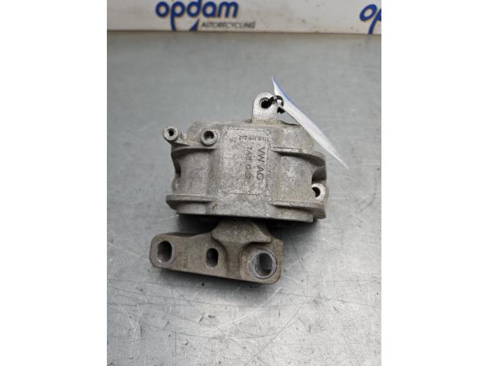 Usagé Support moteur Skoda Yeti (5LAC) 1.4 TSI 16V Prix € 35,00 Règlement à la marge proposé par Gebr Opdam B.V.