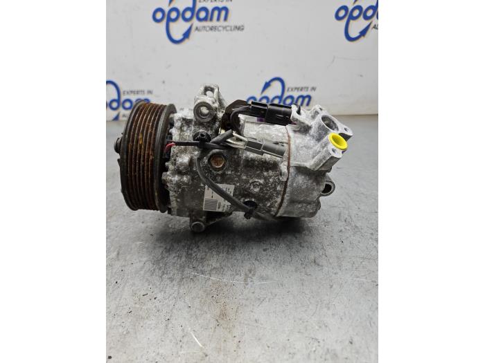 Usagé Compresseur de clim Renault Clio V (RJAB) 1.0 TCe 100 12V Prix € 150,00 Règlement à la marge proposé par Gebr Opdam B.V.