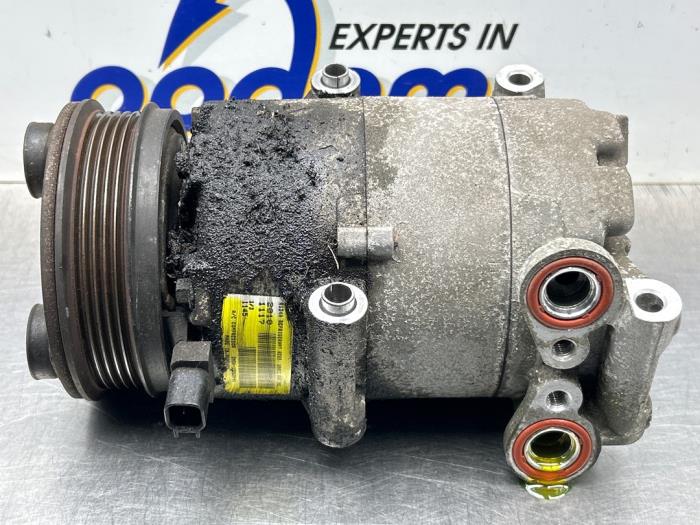 Usagé Compresseur de clim Ford Focus 2 Wagon 1.6 16V Prix € 80,00 Règlement à la marge proposé par Gebr Opdam B.V.