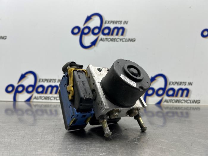Używane Pompa ABS Opel Agila (A) 1.2 16V Cena € 90,00 Procedura marży oferowane przez Gebr Opdam B.V.