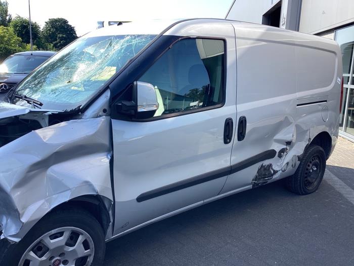 Begagnade Dörr, 2-dörrars, vänster Fiat Doblo Cargo (263) 1.3 D Multijet Pris € 225,00 Marginaltabell erbjuds av Gebr Opdam B.V.