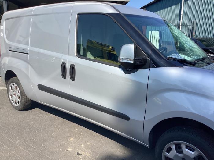 Begagnade Dörr, 2-dörrars, höger Fiat Doblo Cargo (263) 1.3 D Multijet Pris € 325,00 Marginaltabell erbjuds av Gebr Opdam B.V.
