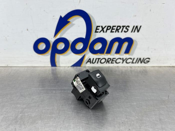 Usados Interruptor de ventanilla eléctrica Kia Picanto (JA) 1.0 12V Precio € 25,00 Norma de margen ofrecido por Gebr Opdam B.V.