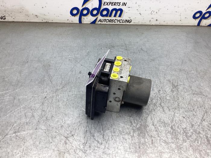 Usagé Pompe ABS BMW 5 serie (E60) 525i 24V Prix € 75,00 Règlement à la marge proposé par Gebr Opdam B.V.