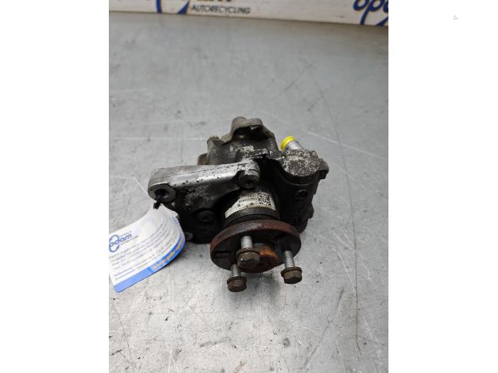 Usagé Pompe de direction BMW 5 serie (E60) 525i 24V Prix € 175,00 Règlement à la marge proposé par Gebr Opdam B.V.