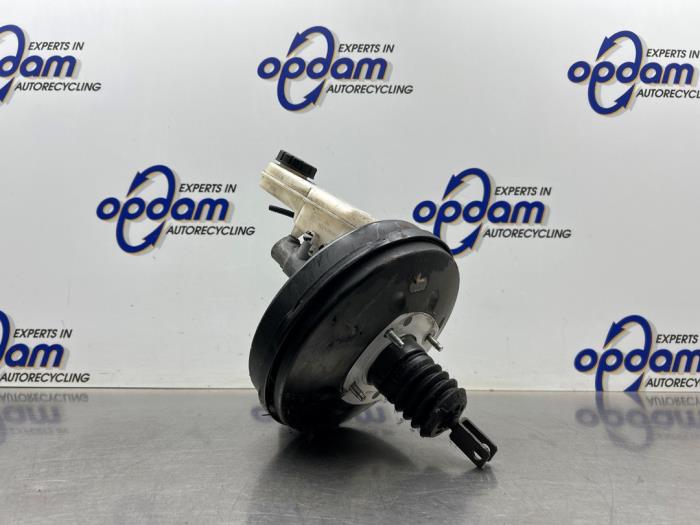 Usagé Servo frein Mitsubishi Colt (Z2/Z3) 1.3 16V Prix € 90,00 Règlement à la marge proposé par Gebr Opdam B.V.