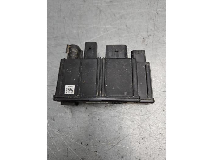 Używane Komputer pokladowy BMW 2 serie (F23) 218i 1.5 TwinPower Turbo 12V Cena € 30,00 Procedura marży oferowane przez Gebr Opdam B.V.