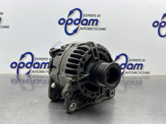 Begagnade Dynamo Volkswagen Polo IV (9N1/2/3) 1.4 16V Pris € 50,00 Marginaltabell erbjuds av Gebr Opdam B.V.