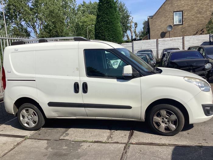 Używane Próg prawy Opel Combo 1.3 CDTI 16V ecoFlex Cena na żądanie oferowane przez Gebr Opdam B.V.