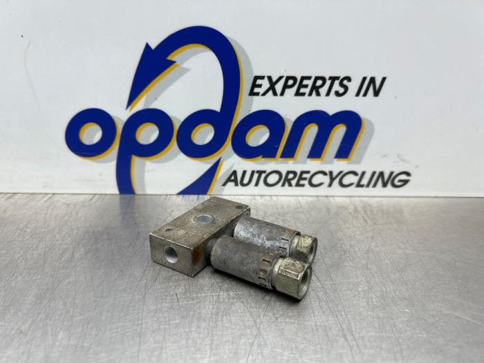 Begagnade EBD-system Opel Corsa C (F08/68) 1.2 16V Pris € 125,00 Marginaltabell erbjuds av Gebr Opdam B.V.