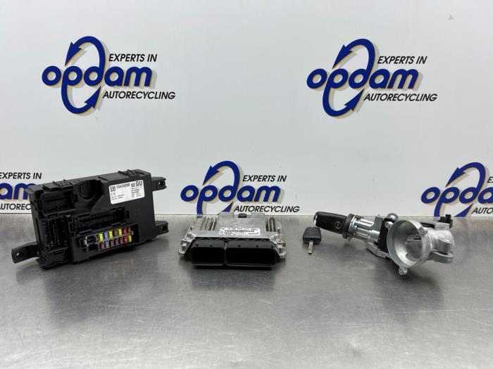 Gebrauchte Schlossset Opel Corsa D 1.3 CDTi 16V ecoFLEX Preis € 200,00 Margenregelung angeboten von Gebr Opdam B.V.