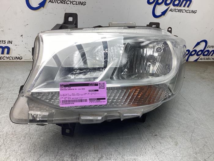 Używane Reflektor lewy Mercedes Sprinter 3,5t (907.6/910.6) 311 CDI 2.0 D RWD Cena € 250,00 Procedura marży oferowane przez Gebr Opdam B.V.