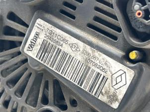 Dynamo från en Renault Scénic II (JM) 2.0 16V 2008