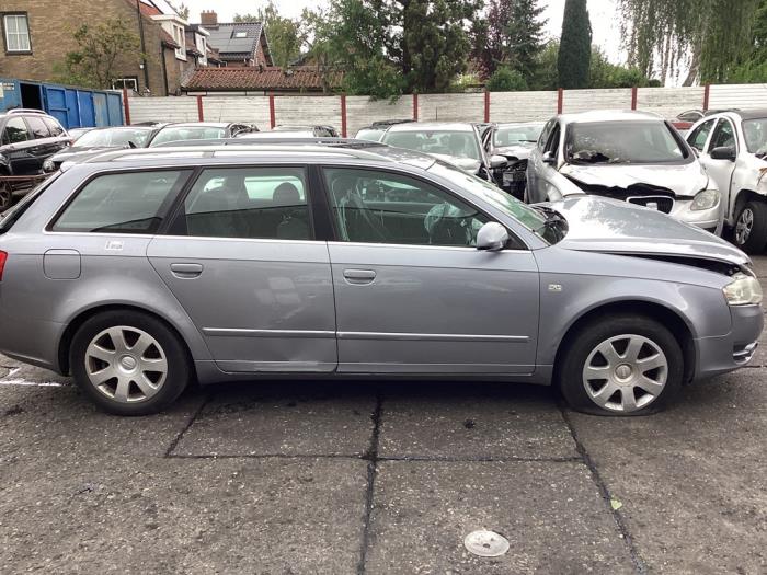 Używane Próg prawy Audi A4 Avant (B7) 1.8 T 20V Cena na żądanie oferowane przez Gebr Opdam B.V.