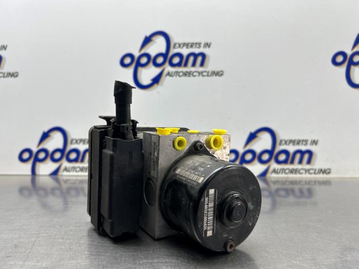 Begagnade ABS-pump Volkswagen Polo IV (9N1/2/3) 1.4 16V Pris € 125,00 Marginaltabell erbjuds av Gebr Opdam B.V.