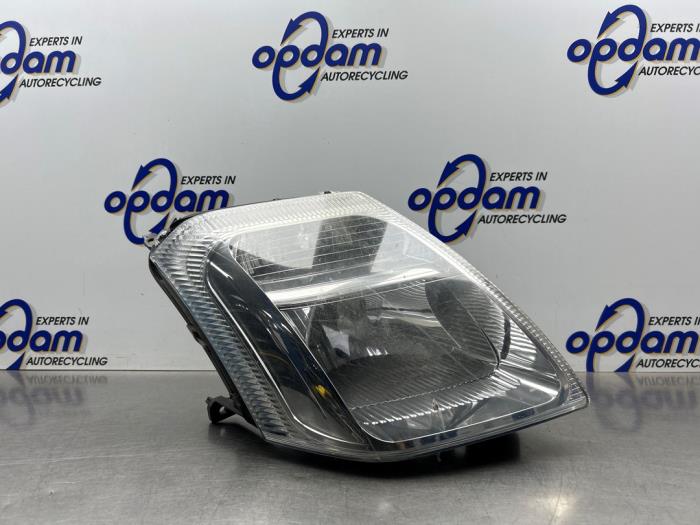 Używane Reflektor prawy Citroen C2 (JM) 1.1 Cena € 50,00 Procedura marży oferowane przez Gebr Opdam B.V.