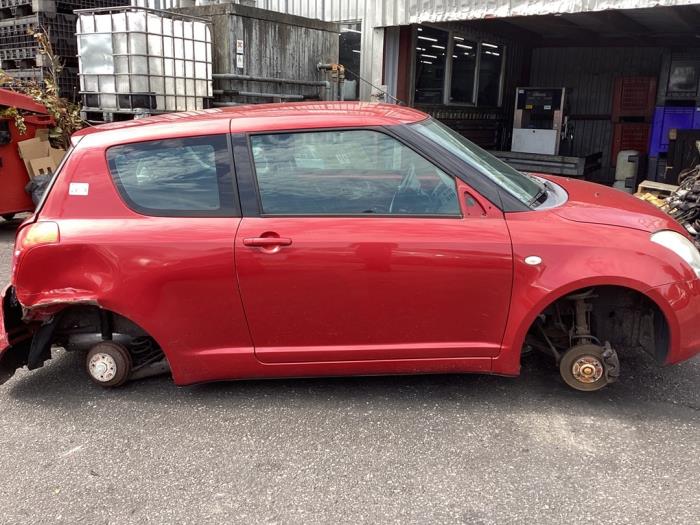 Używane Próg prawy Suzuki Swift (ZA/ZC/ZD1/2/3/9) 1.3 VVT 16V Cena na żądanie oferowane przez Gebr Opdam B.V.