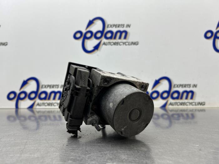 Usagé Bloc ABS Mitsubishi Colt (Z2/Z3) 1.5 16V CZ3 Prix € 125,00 Règlement à la marge proposé par Gebr Opdam B.V.