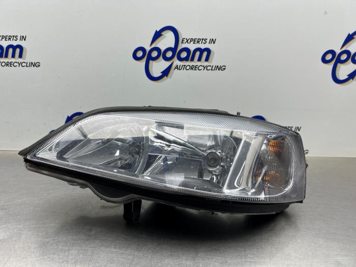 Używane Reflektor lewy Opel Astra G (F08/48) 1.6 Cena € 35,00 Procedura marży oferowane przez Gebr Opdam B.V.