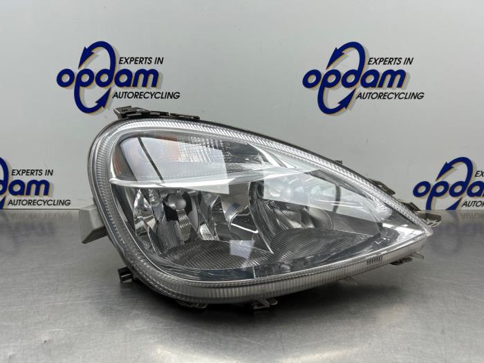 Używane Reflektor prawy Mercedes A (W168) 1.9 A-190 Cena € 50,00 Procedura marży oferowane przez Gebr Opdam B.V.