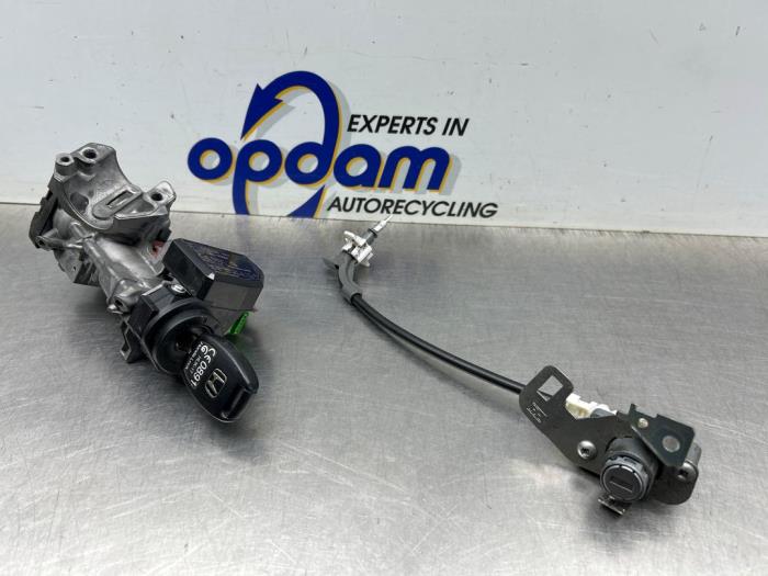 Ignition switch contact