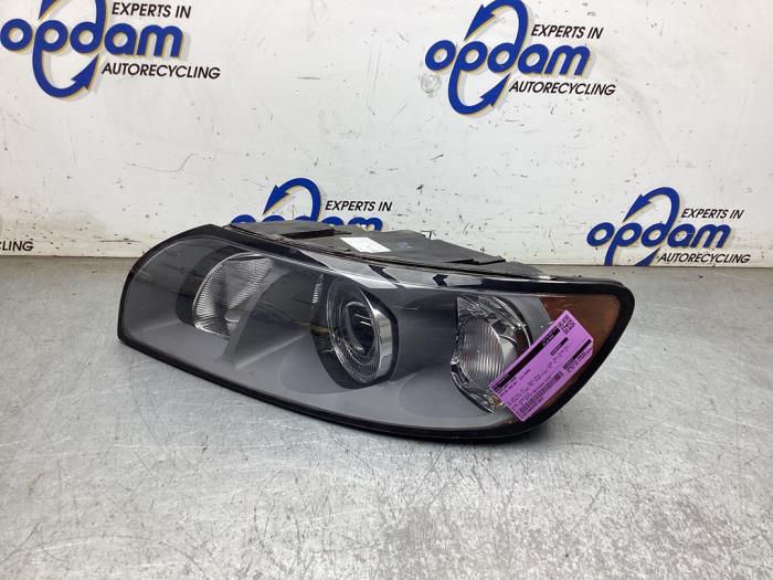 Używane Reflektor lewy Volvo V50 (MW) 2.4 20V Cena € 60,00 Procedura marży oferowane przez Gebr Opdam B.V.