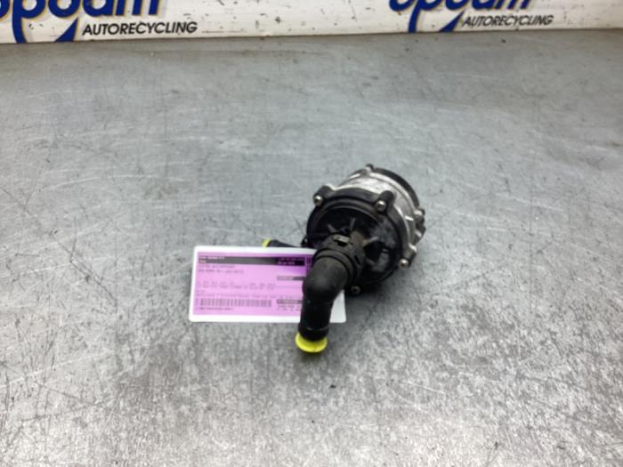 Begagnade Extra vattenpump Kia Niro I (DE) 1.6 GDI PHEV Pris € 30,00 Marginaltabell erbjuds av Gebr Opdam B.V.