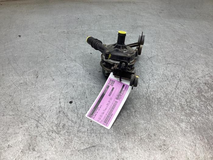 Begagnade Extra vattenpump Kia Niro I (DE) 1.6 GDI PHEV Pris € 75,00 Marginaltabell erbjuds av Gebr Opdam B.V.
