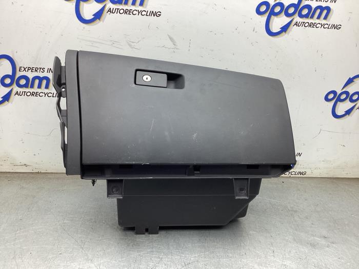 Begagnade Handskfack Volvo XC60 I (DZ) 2.0 T5 16V Pris € 25,00 Marginaltabell erbjuds av Gebr Opdam B.V.