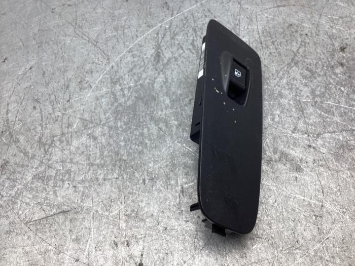 Usados Interruptor de ventanilla eléctrica Peugeot Boxer (U9) 2.2 Blue HDi 140 Precio € 18,15 IVA incluido ofrecido por Gebr Opdam B.V.