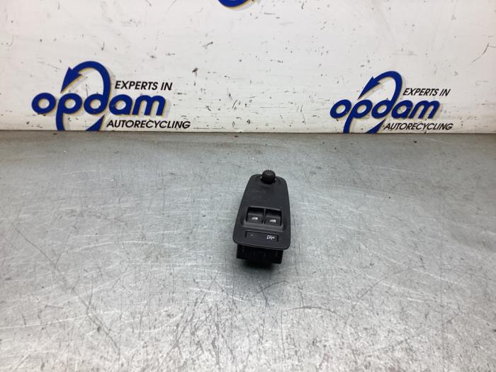 Usados Interruptor de ventanilla eléctrica Peugeot Boxer (U9) 2.2 Blue HDi 140 Precio € 42,35 IVA incluido ofrecido por Gebr Opdam B.V.