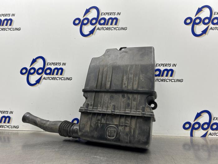 Gebrauchte Luftfiltergehäuse Fiat Doblo Cargo (223) 1.4 Preis € 125,00 Margenregelung angeboten von Gebr Opdam B.V.